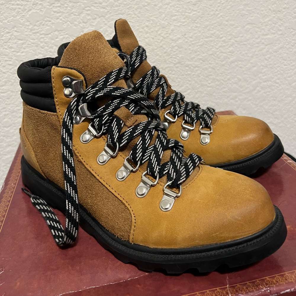 ❎ RESERVED ❎ NWOB Sorel 6.5 Ainsley Conquest Boot